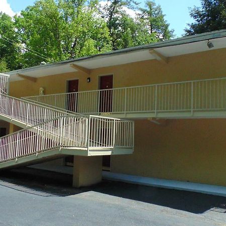 Terrace Inn On The Water Gatlinburg Exterior photo