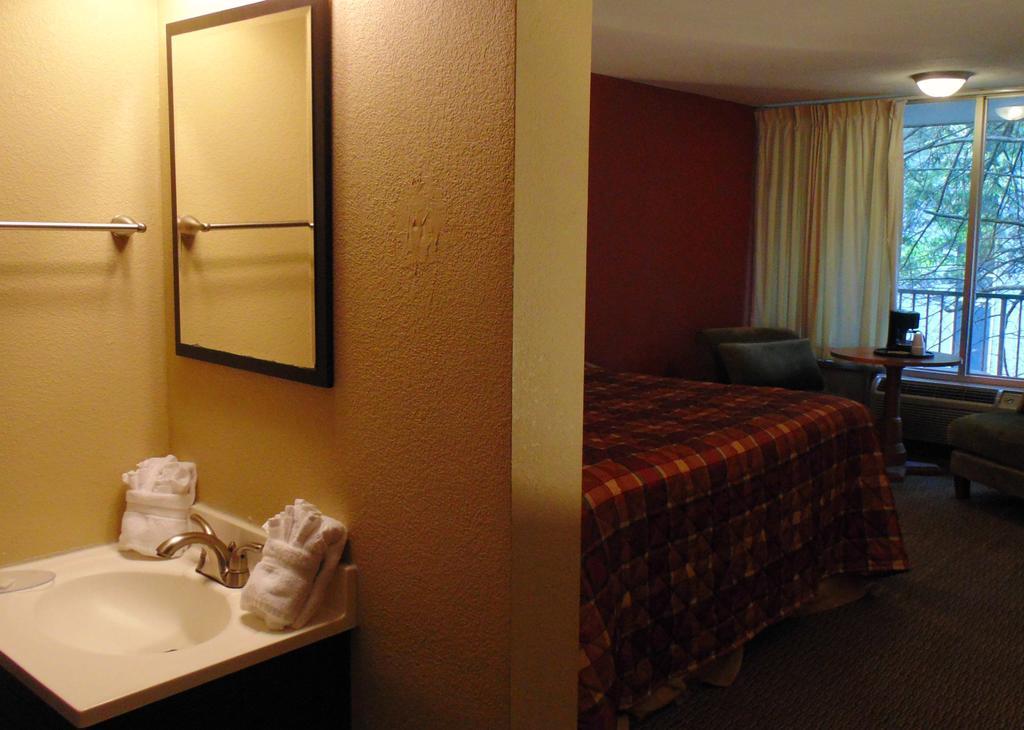 Terrace Inn On The Water Gatlinburg Room photo