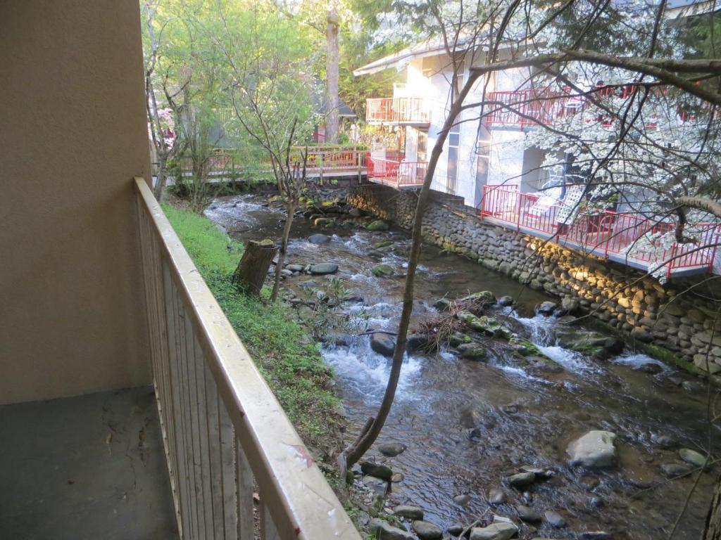 Terrace Inn On The Water Gatlinburg Room photo